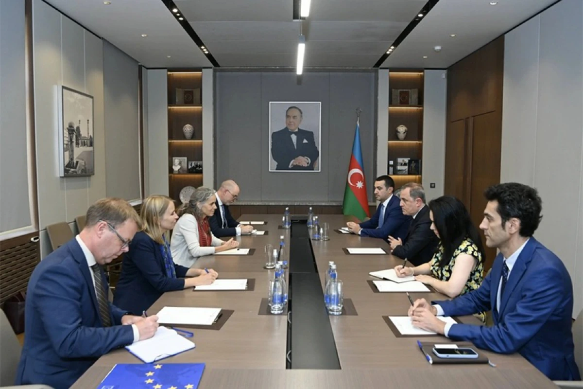 Ceyhun Bayramov Maqdalena Qrono ilə görüşdü