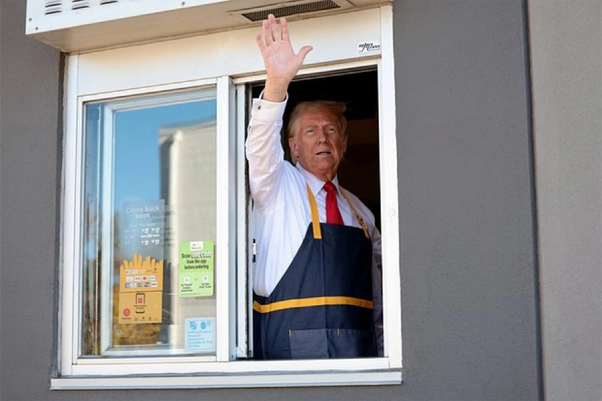 Ağ Ev Trampın "McDonald’s"da işlədiyi şəkli yaydı