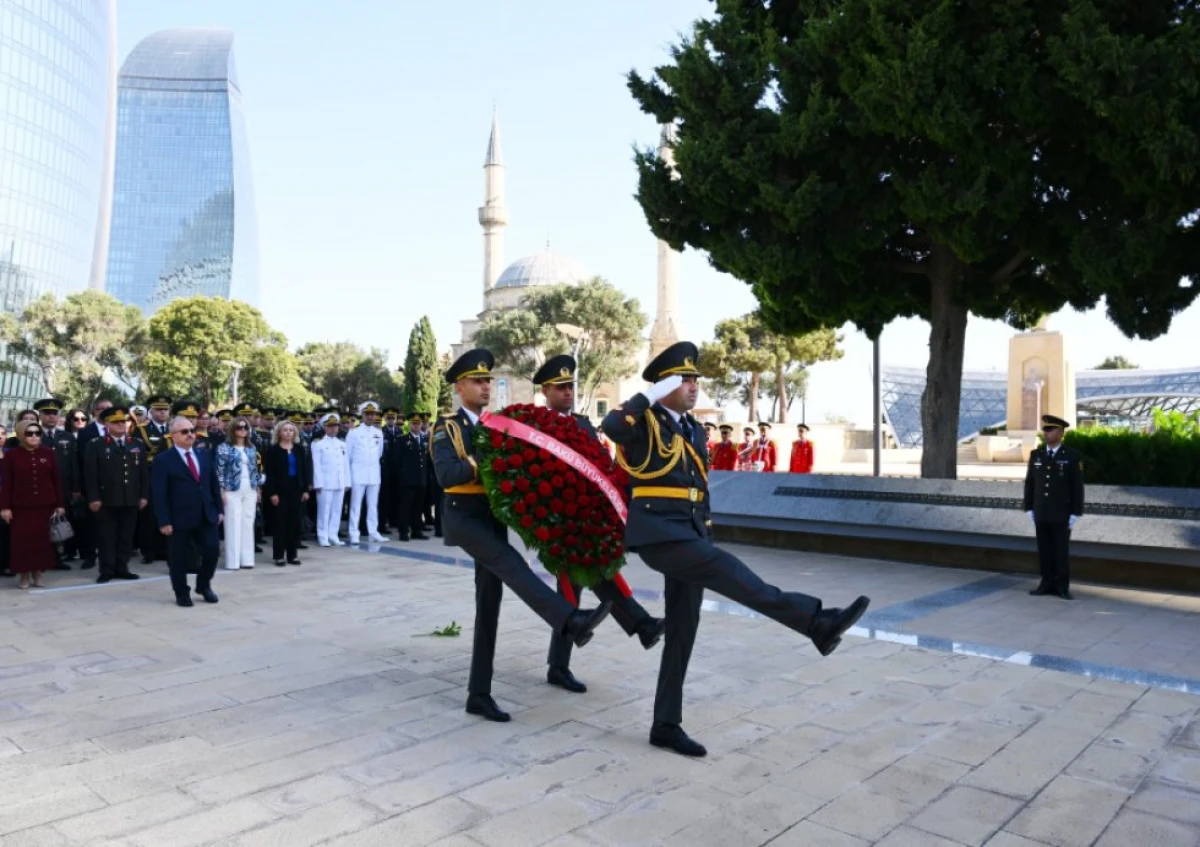 Bakıda Türk şəhidliyi ziyarət edildi — 3