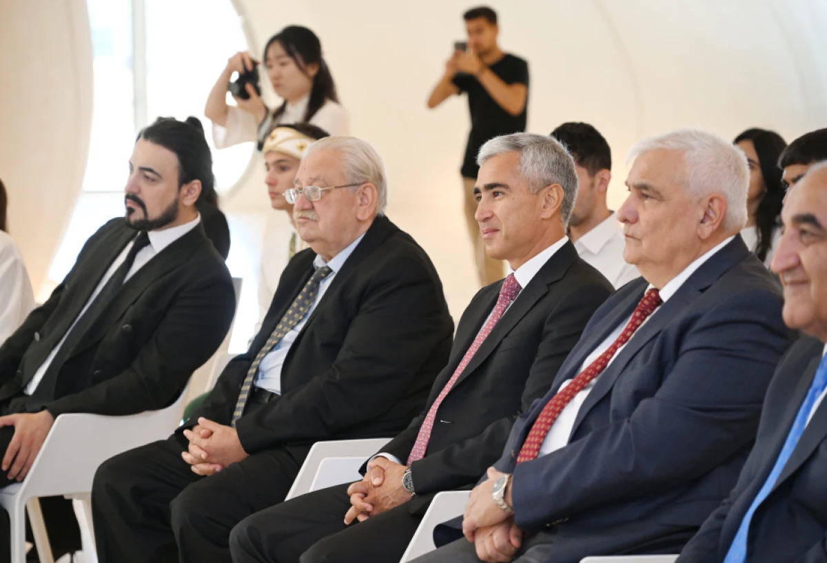 Leyla Əliyeva və Arzu Əliyeva Çin dili kurslarının iştirakçılarına sertifikatlar təqdim etdilər — 3