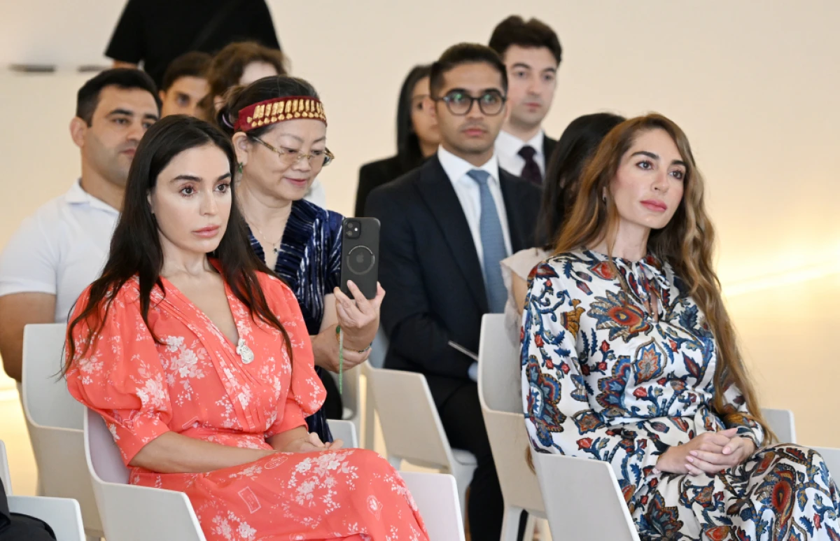 Leyla Əliyeva və Arzu Əliyeva Çin dili kurslarının iştirakçılarına sertifikatlar təqdim etdilər — 4