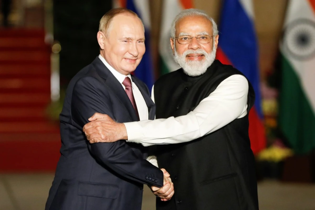 Modi: "Rusiya ilə ən çətin şəraitdə belə çiyin-çiyinə addımlayırıq"