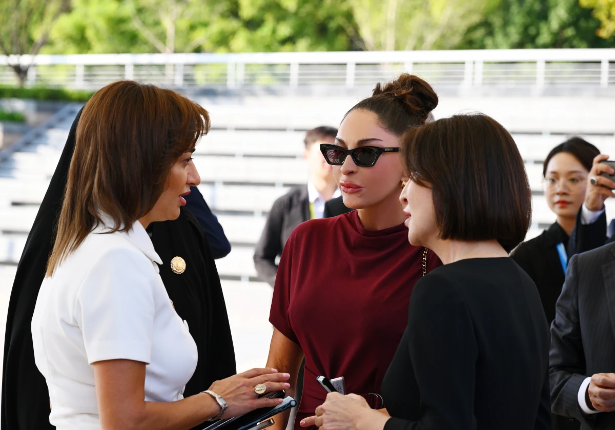 Mehriban Əliyeva Çində dövlət və hökumət başçılarının xanımları ilə birlikdə gəmi gəzintisində iştirak etdi — 1