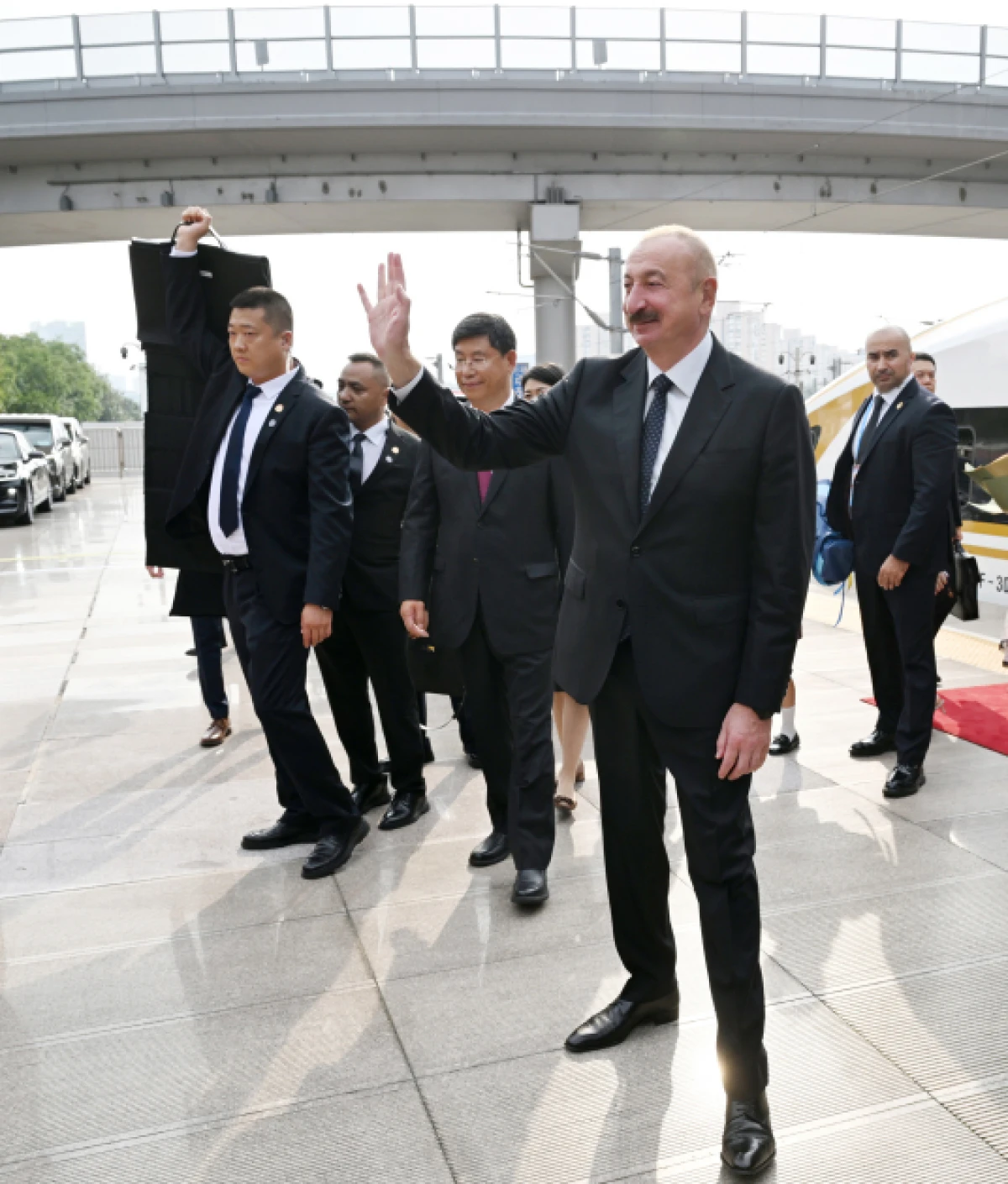 Azərbaycan Prezidenti İlham Əliyev Çinin Tiencin şəhərindən qatarla paytaxt Pekinə gəldi — 1