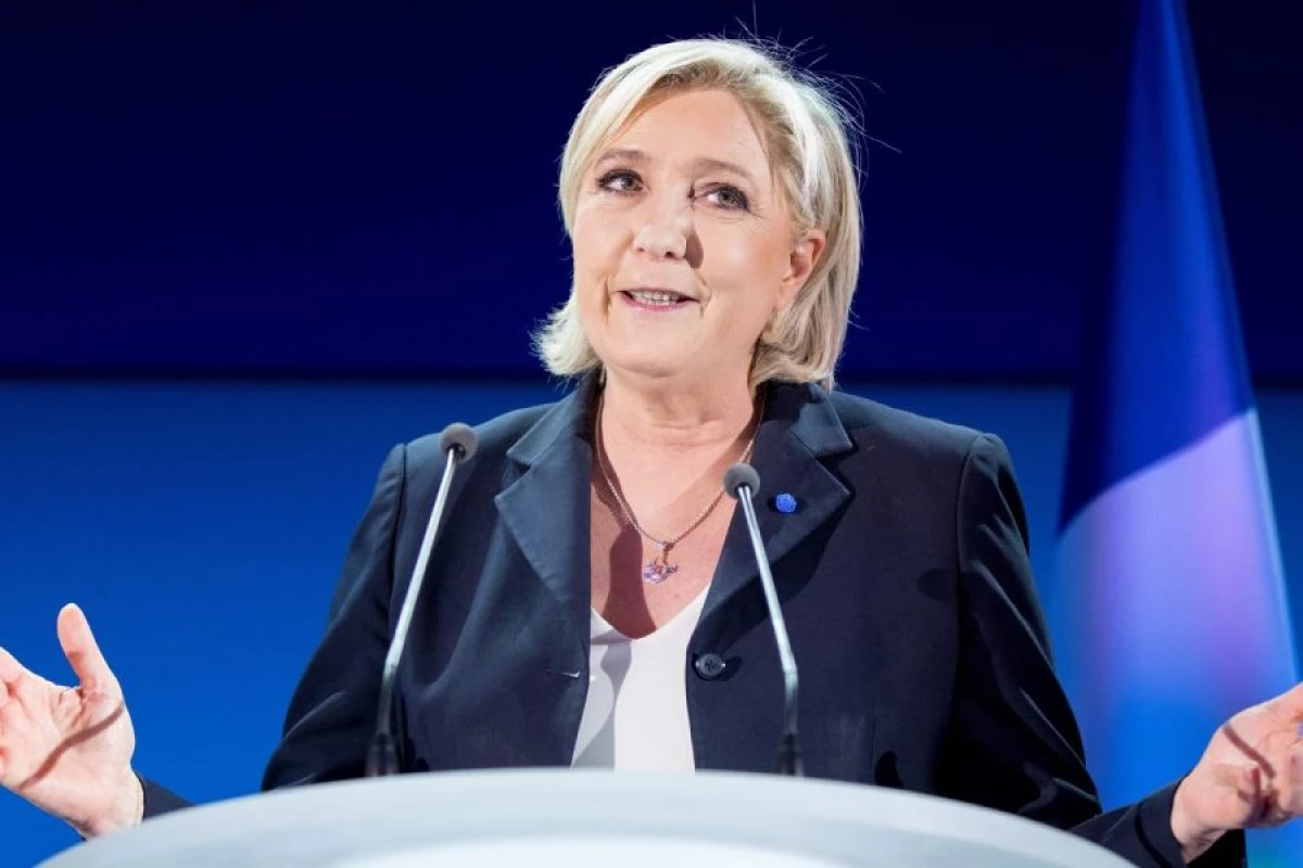 Le Pen: "Bütün mandatları qurban verməyə hazırıq"