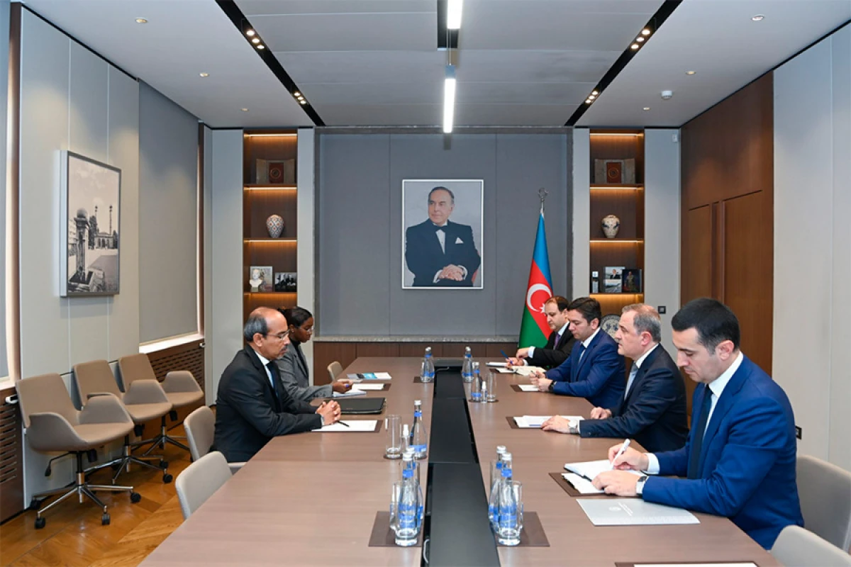 Ceyhun Bayramov Cibuti XİN-in baş katibini qəbul etdi