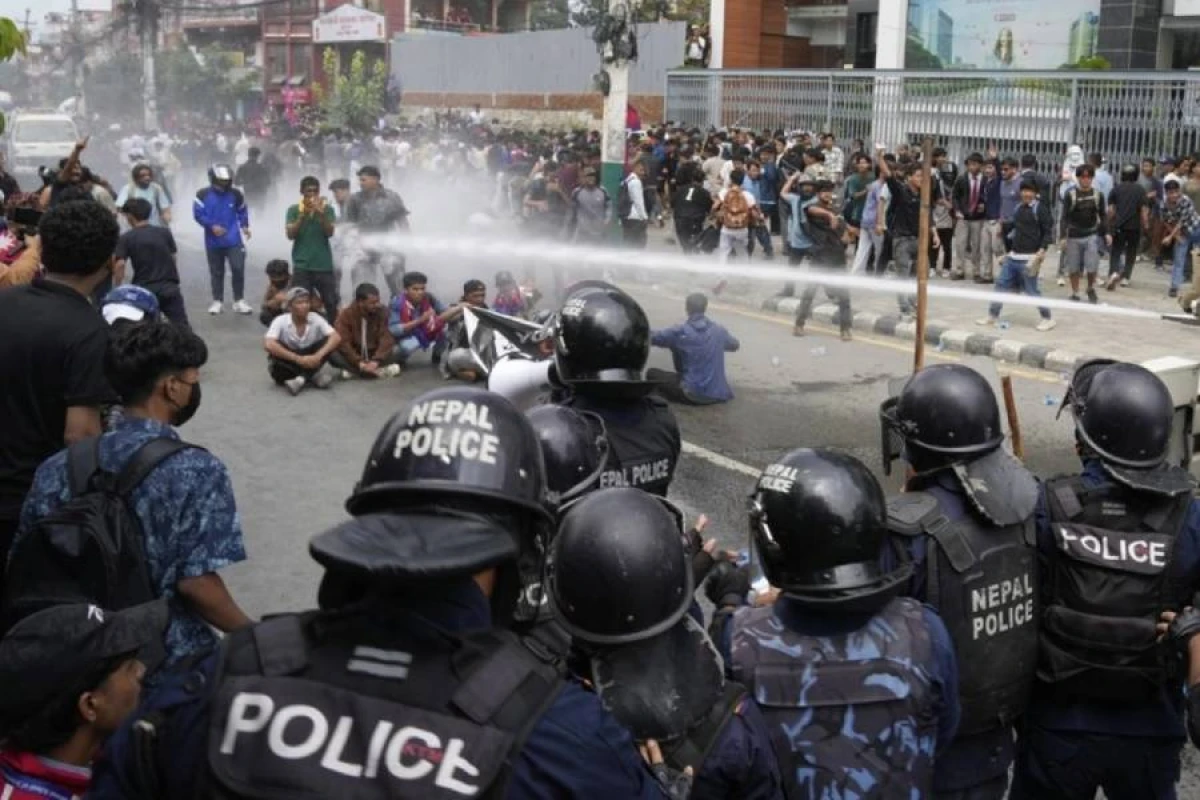 Nepal rəsmiləri etiraz aksiyalarına görə təxliyə edilir