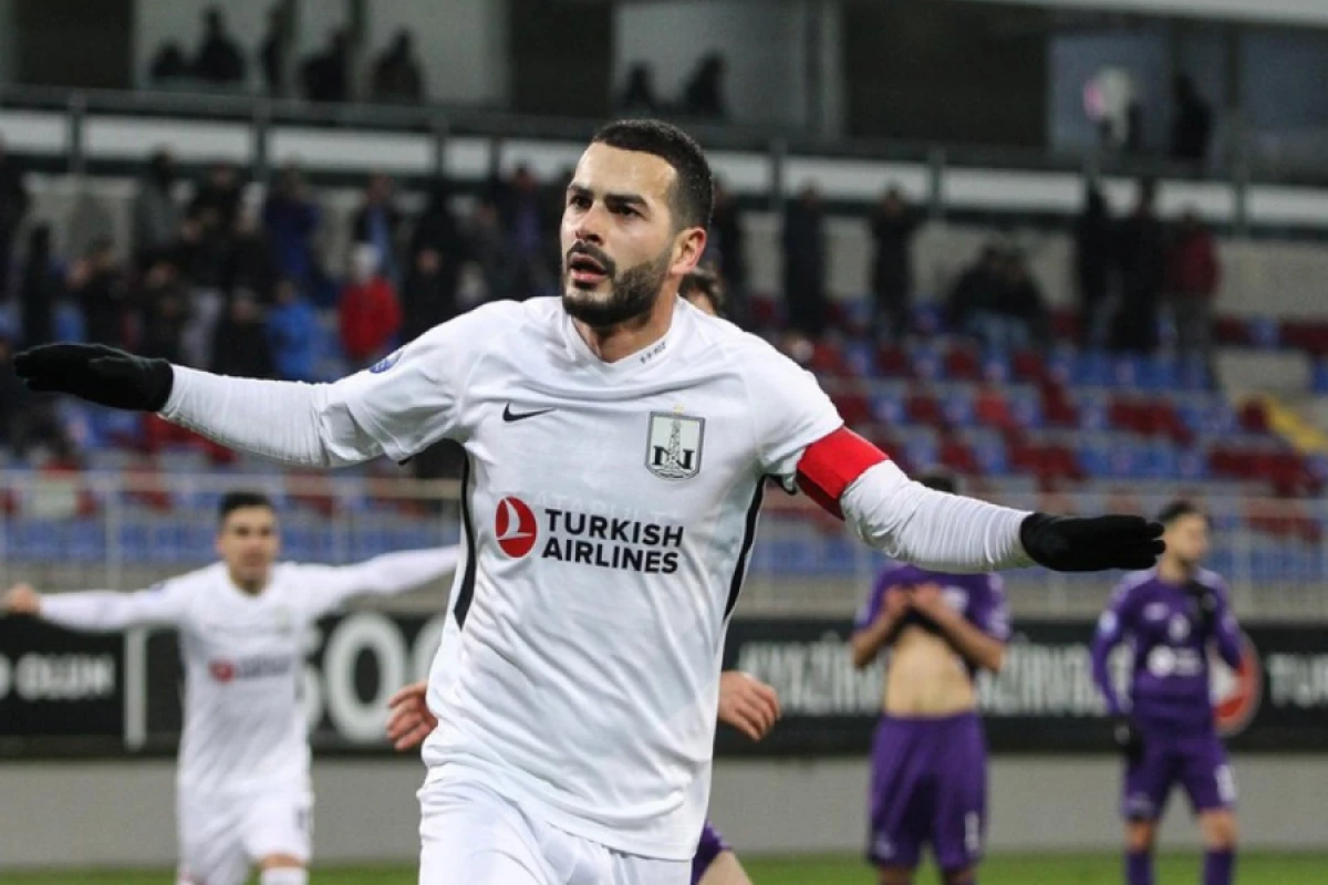 Emin Mahmudov Azərbaycan millisinin tarixinə düşdü