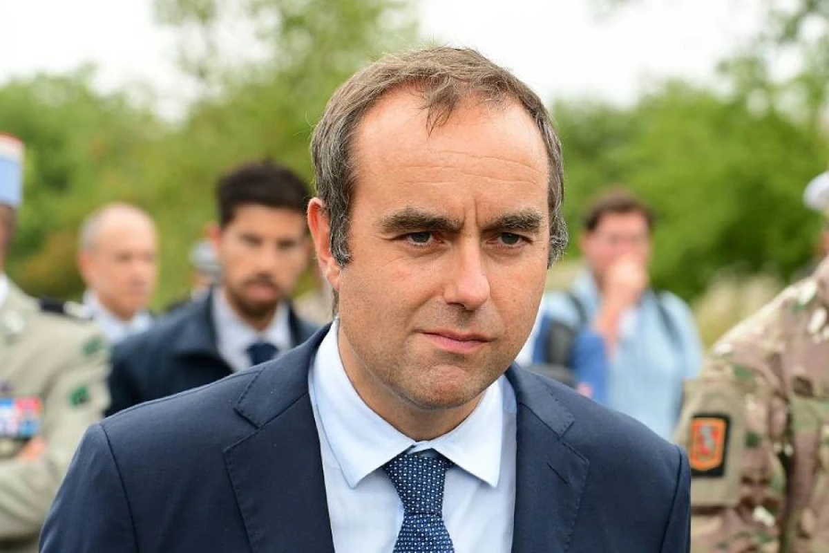 Fransanın yeni Baş naziri vəzifəsinin icrasına başladı