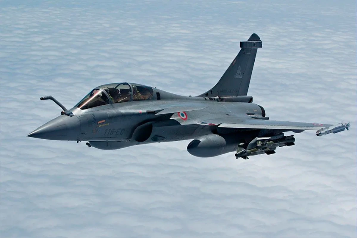 Fransa Polşaya üç "Rafale" qırıcı təyyarəsi göndərəcək