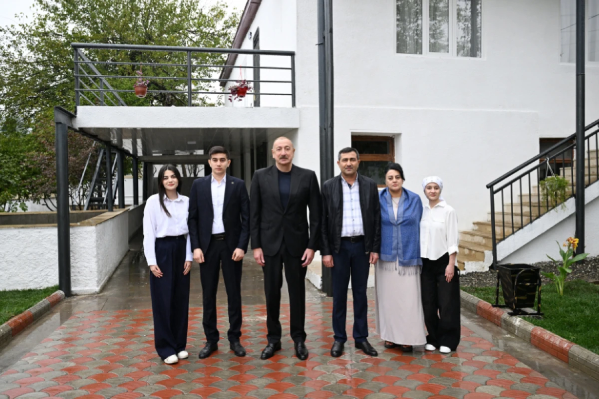 Prezident Xocavəndin Hadrut qəsəbəsində oldu