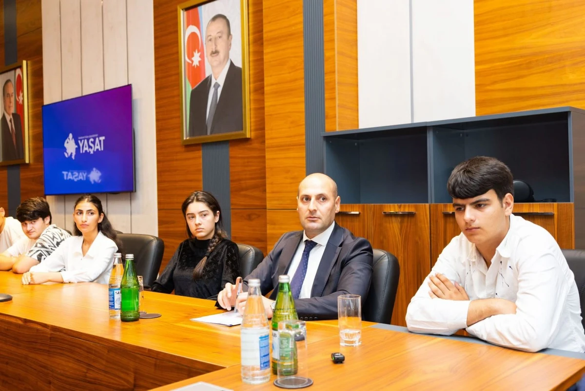 Tələbə adını qazanan şəhid övladlarına mükafatı təqdim edilir — 1