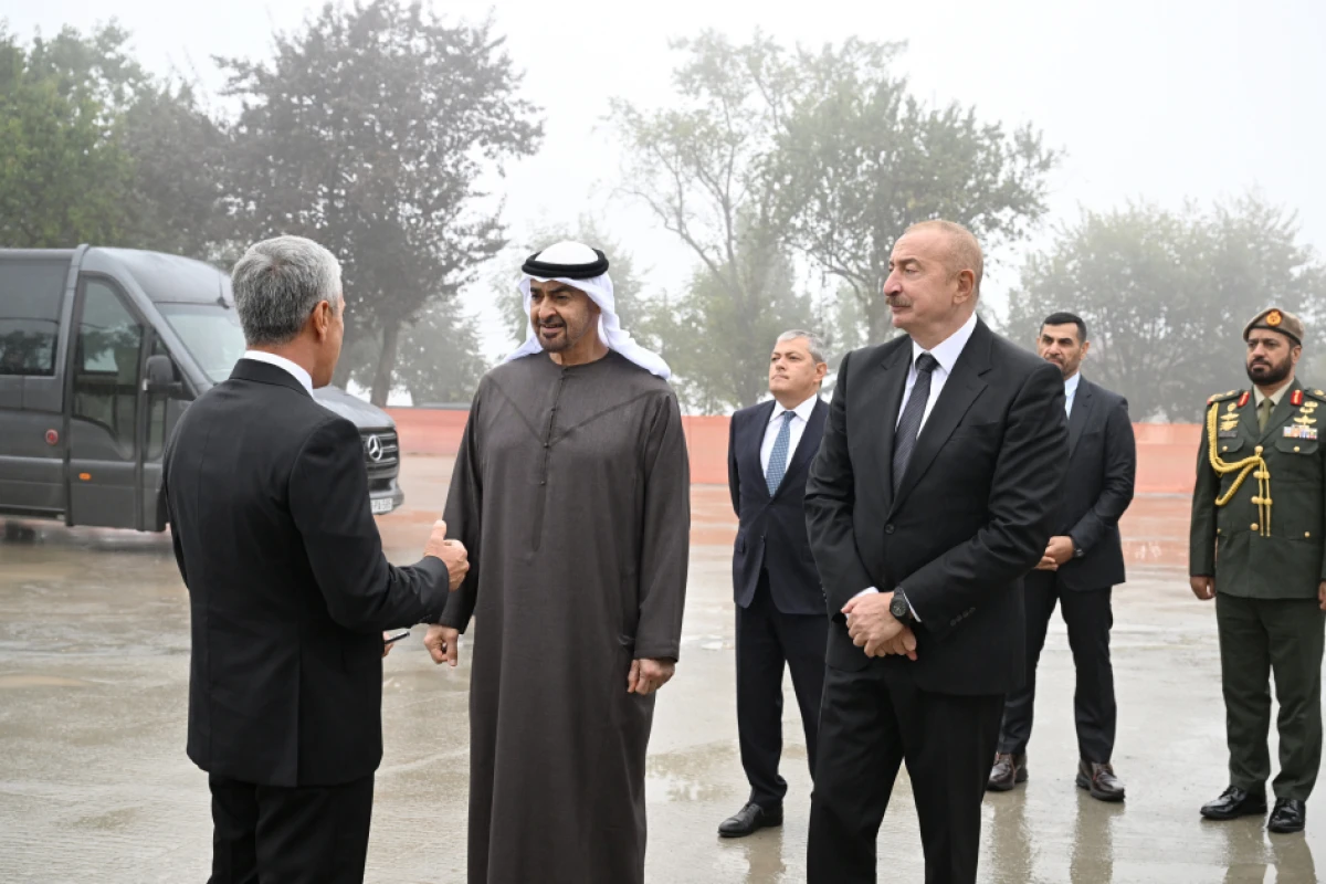 Prezident İlham Əliyev və BƏƏ lideri Yeni Şuşa məscidində tikinti işlərinin gedişi ilə tanış oldular — 4