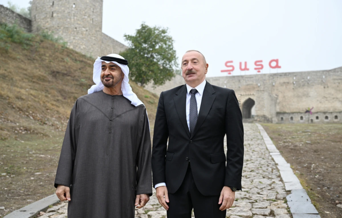 Azərbaycan və BƏƏ prezidentləri Şuşa qalasının önündə foto çəkdirdilər — 3