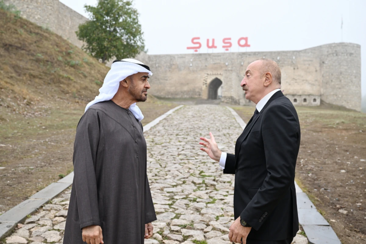 Azərbaycan və BƏƏ prezidentləri Şuşa qalasının önündə foto çəkdirdilər — 4