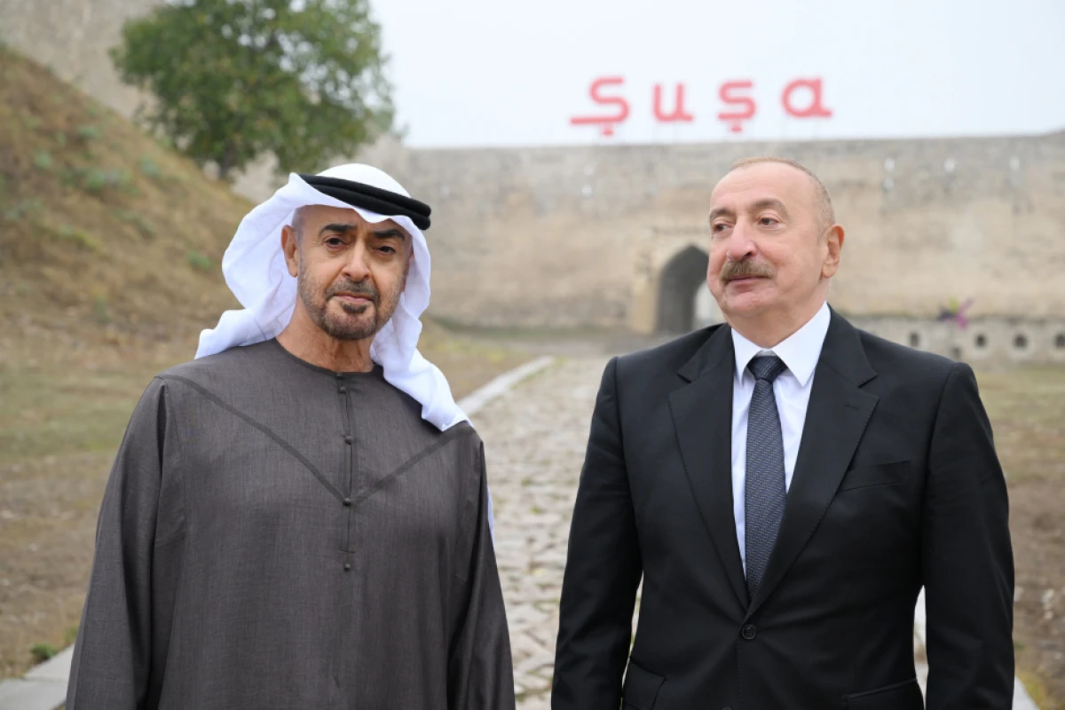Azərbaycan və BƏƏ prezidentləri Şuşa qalasının önündə foto çəkdirdilər — 5