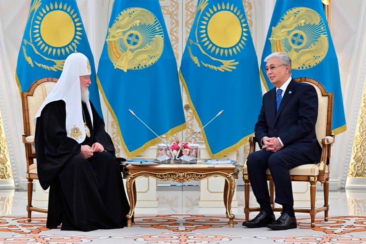 Tokayev Patriarx Kirili “Qızıl qartal” ordeni ilə təltif etdi