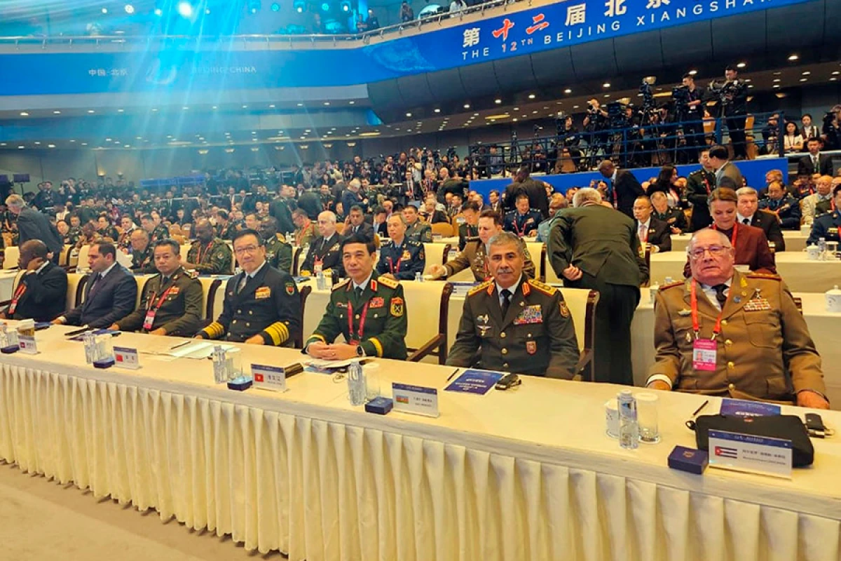 Müdafiə naziri Çinə işgüzar səfər etdi