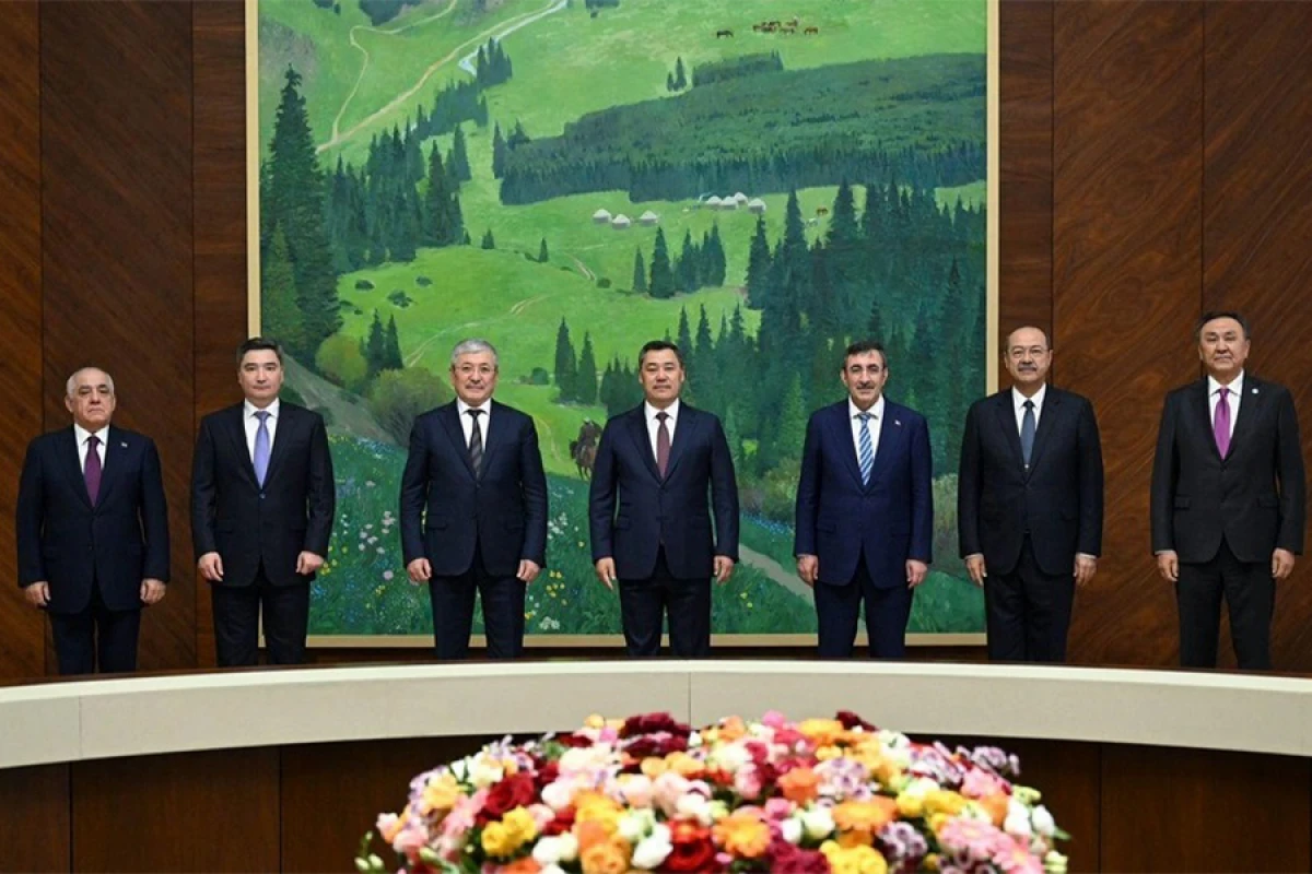 Əli Əsədov Bişkekdə Sadır Japarovla görüşdü