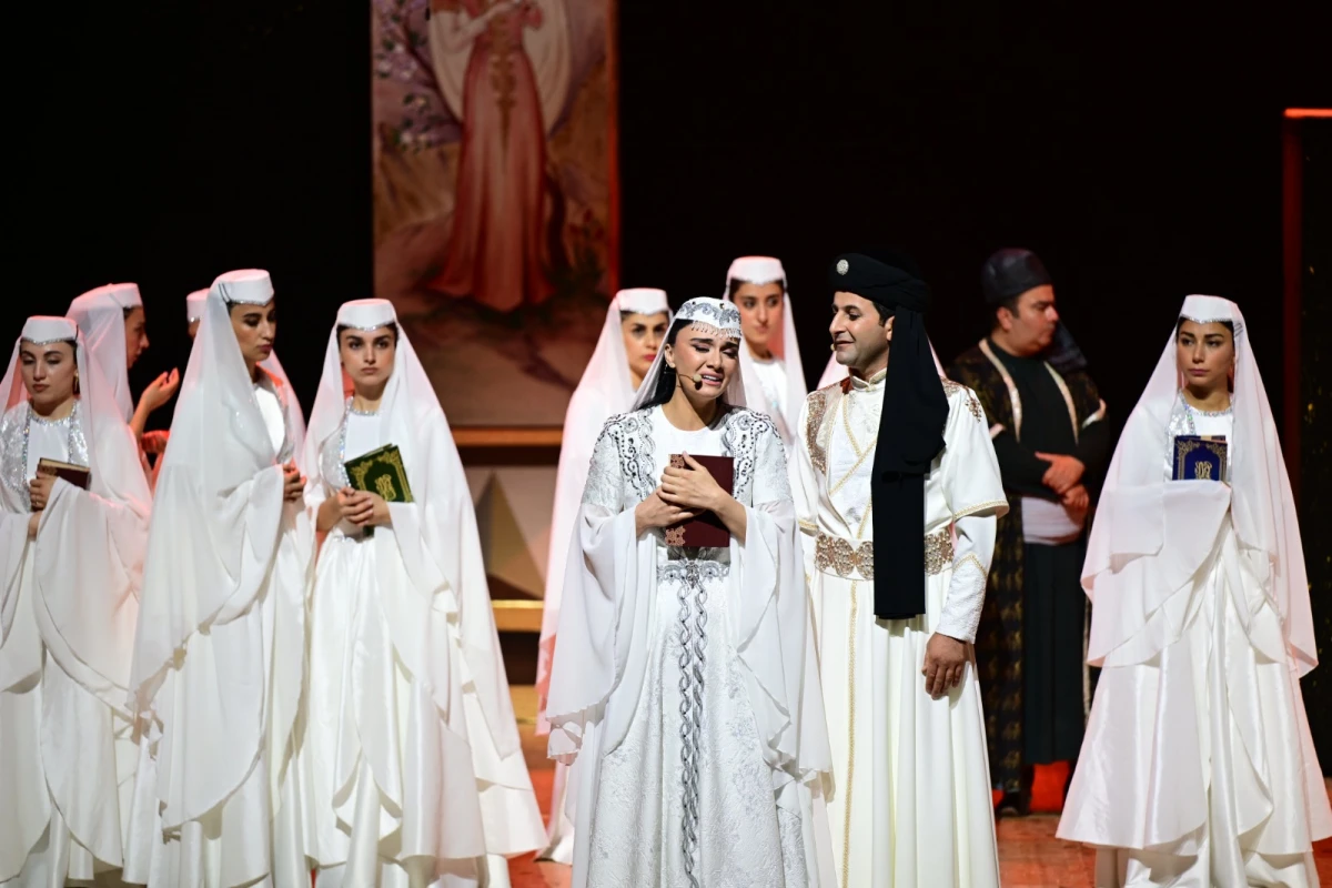 117 yaşlı "Leyli və Məcnun" operası yeni səhnə quruluşunda — 3