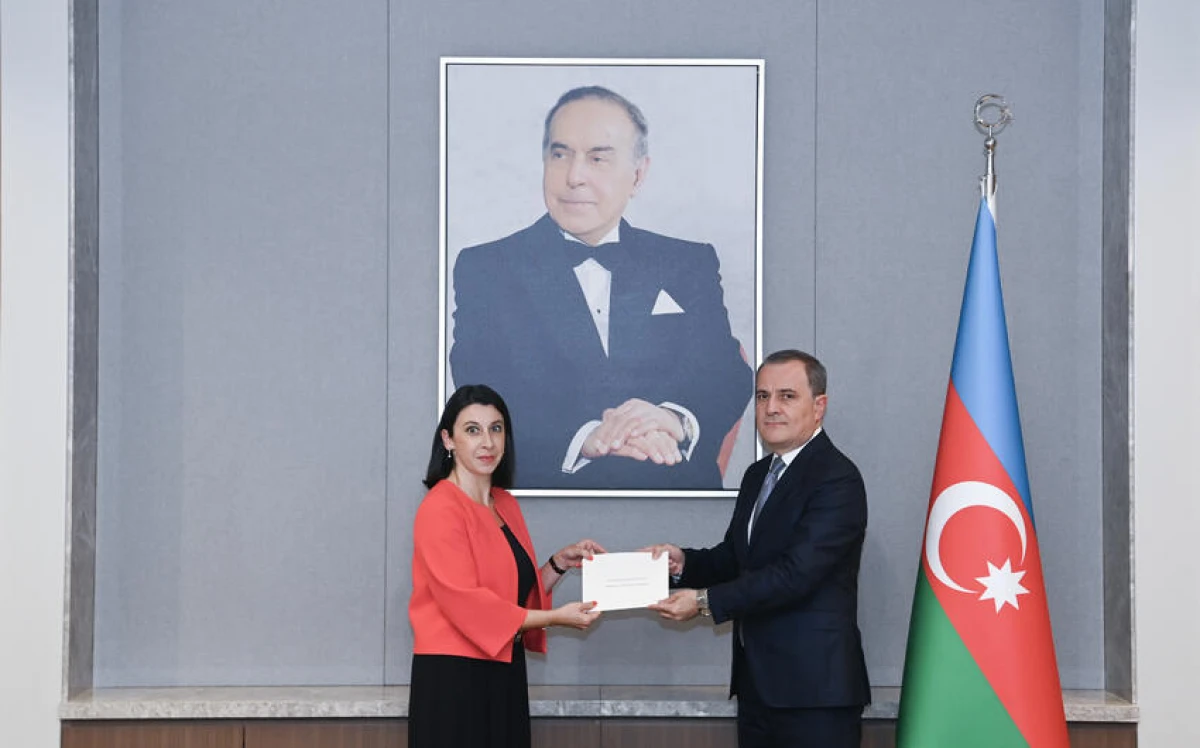 Fransa səfiri etimadnaməsinin surətini Azərbaycan XİN başçısına təqdim etdi — 1