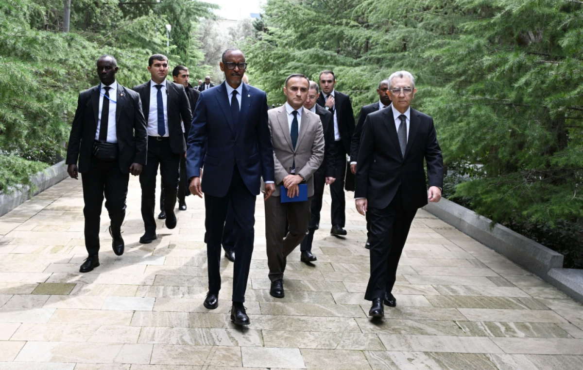 Ruanda Prezidenti Ulu Öndər Heydər Əliyevin məzarını ziyarət etdi — 2