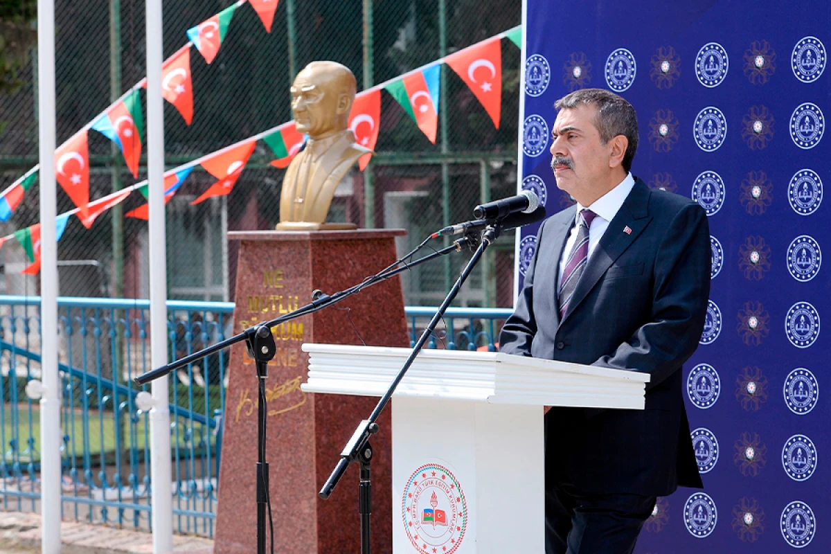 Türkiyəli nazir: “Təhsildəki fərqli dəyişikliklərlə ayaqlaşmaq üçün uğurları paylaşmaq önəmlidir”