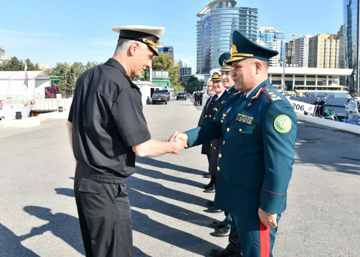 Rusiyanın "Rəsul Həmzətov" sərhəd gözətçi gəmisi Bakı limanına gəldi — 8