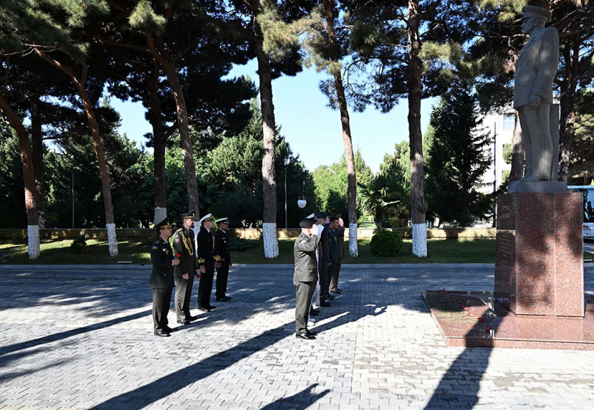 Xarici ölkələrin hərbi attaşeləri Heydər Əliyev adına Hərbi İnstitutda oldular — 7