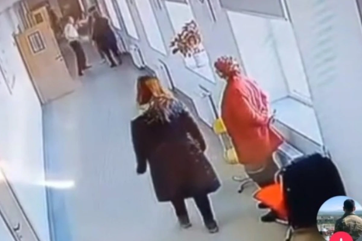 Direktor müavini şagirdi və xadiməni döydü