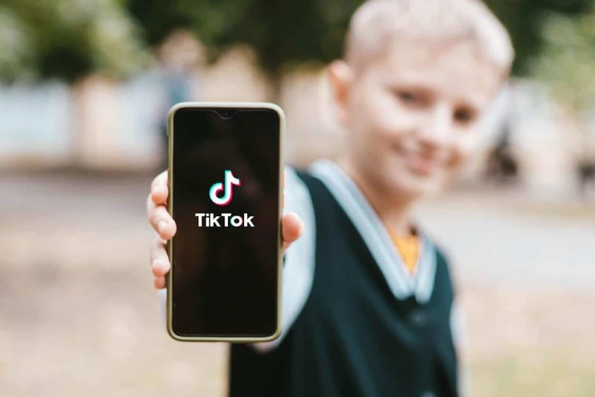 "TikTok" uşaqların şəxsi məlumatlarını toplayır