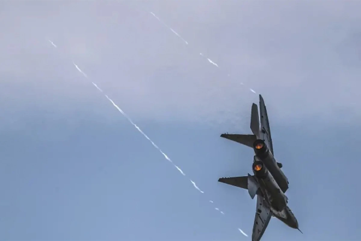 Rus qırıcıları alman freqatının üzərindən uçdu