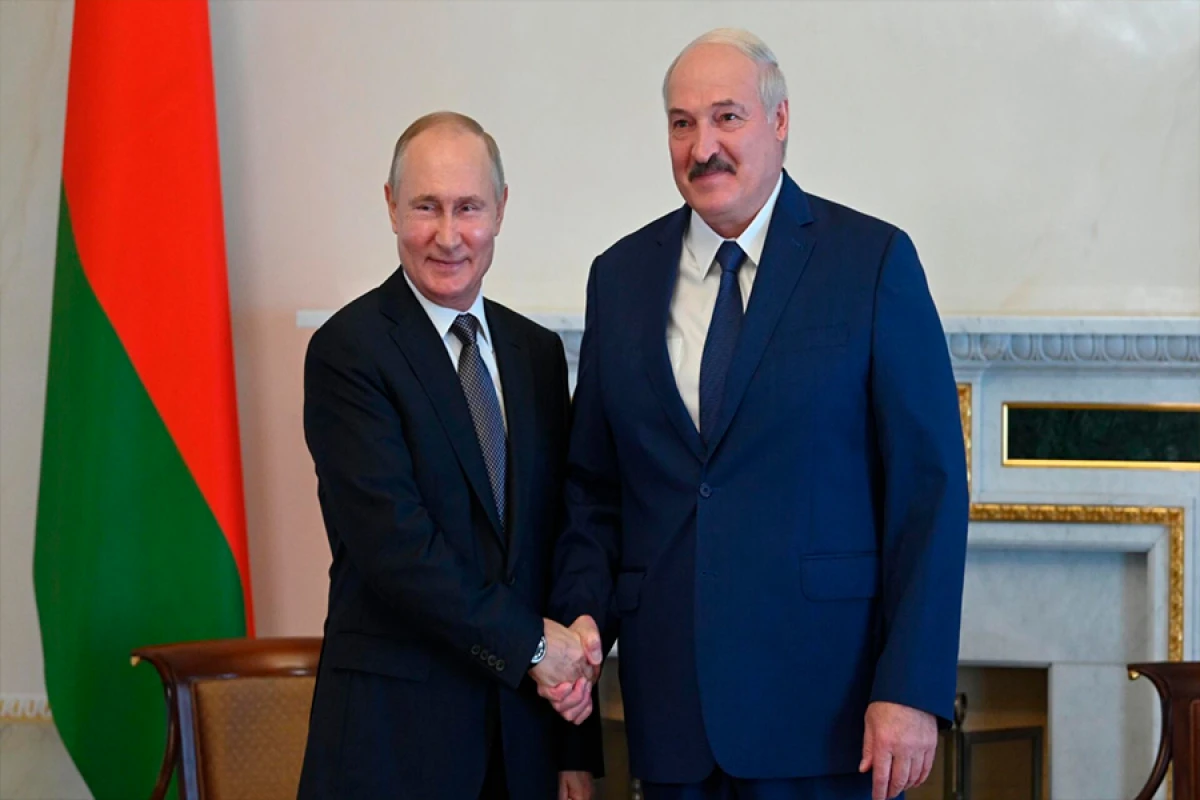 Putinlə Lukaşenkonun görüşü başladı