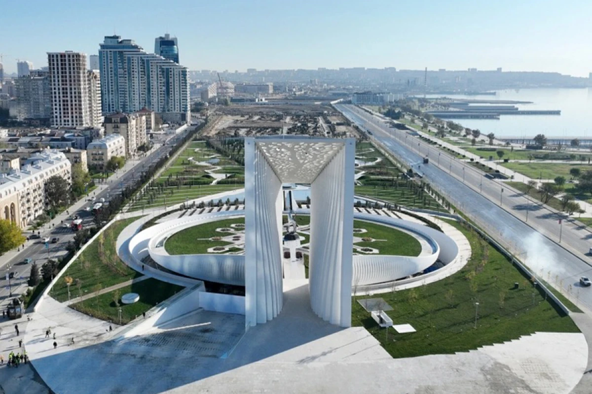Dövlət və hökumət rəsmiləri Zəfər parkını ziyarət etdi