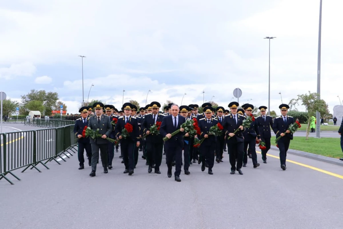 Baş Prokurorluğun rəhbərliyi Zəfər parkını ziyarət etdi — 1