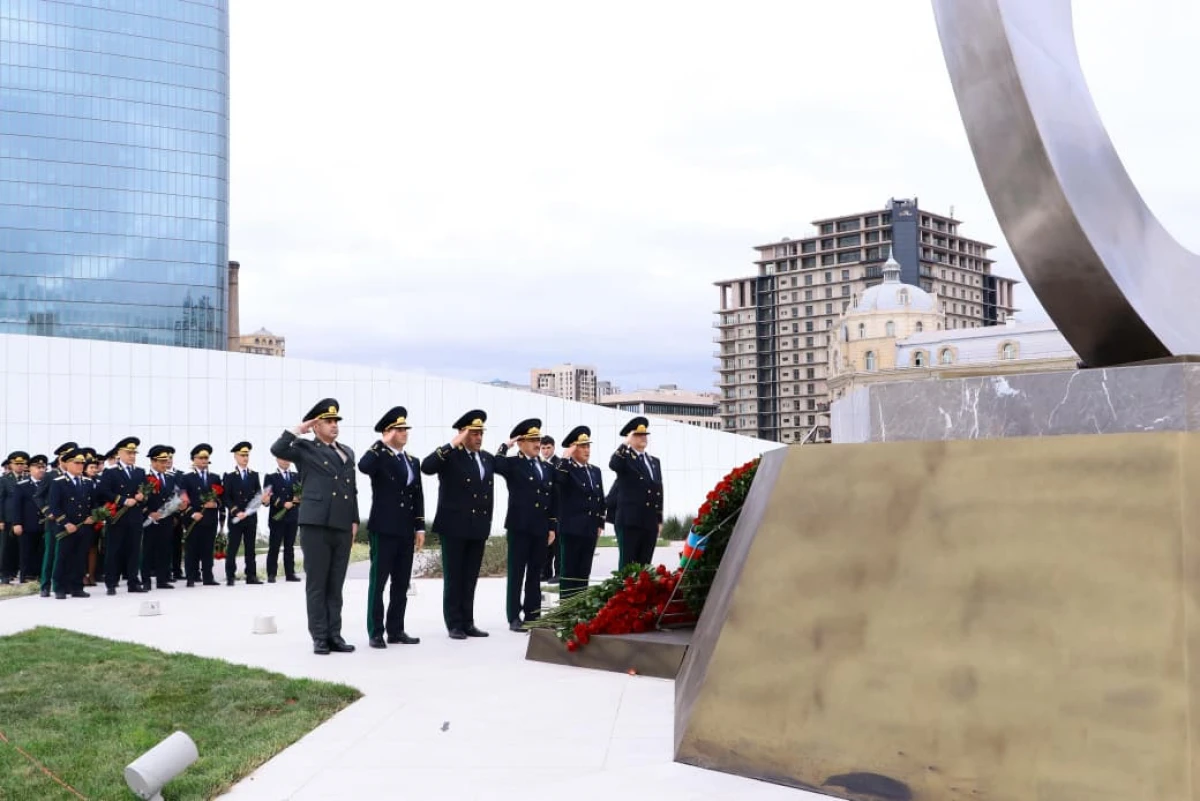 Baş Prokurorluğun rəhbərliyi Zəfər parkını ziyarət etdi — 3