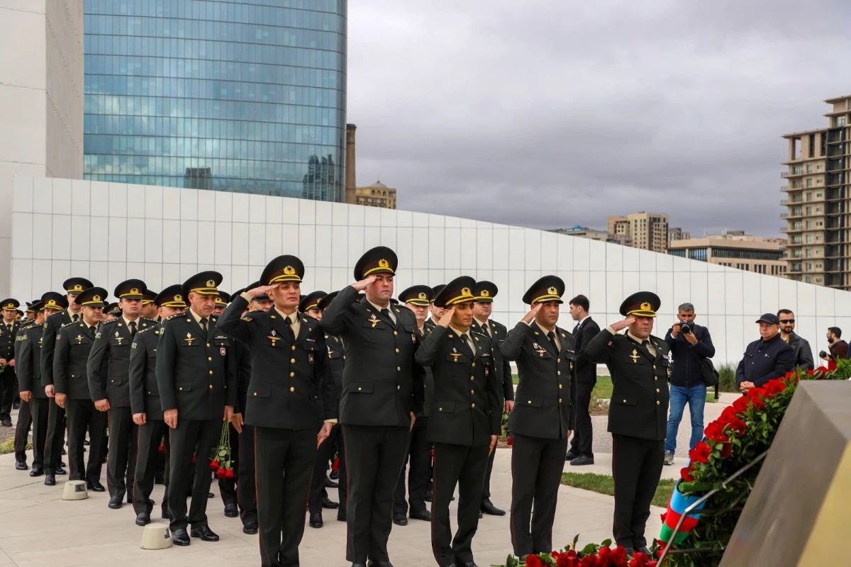 Dövlət Xidmətinin şəxsi heyəti Zəfər parkını ziyarət etdi — 3