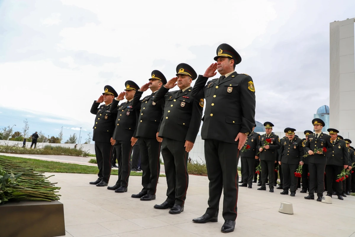 Dövlət Xidmətinin şəxsi heyəti Zəfər parkını ziyarət etdi — 4