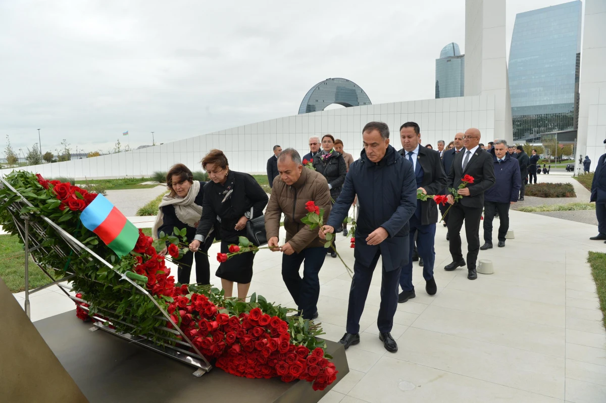 Milli Məclisin kollektivi Zəfər parkını ziyarət etdi — 2