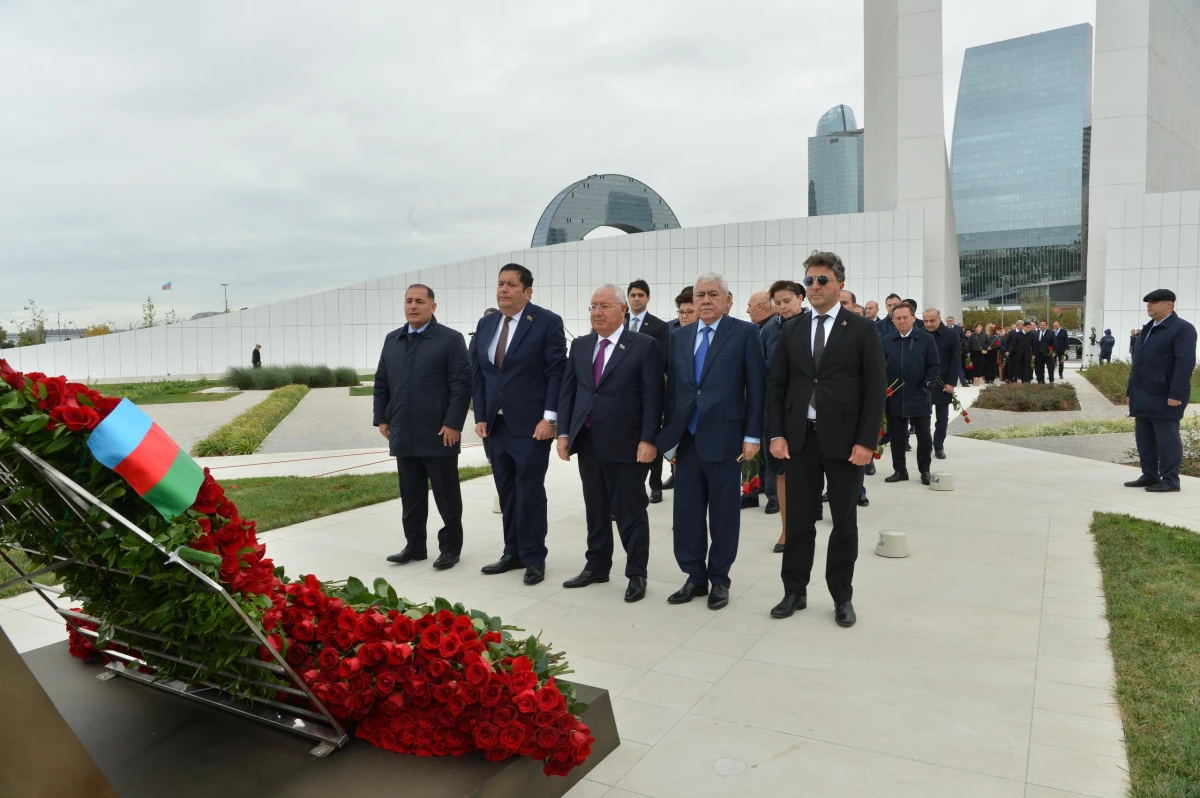 Milli Məclisin kollektivi Zəfər parkını ziyarət etdi — 3