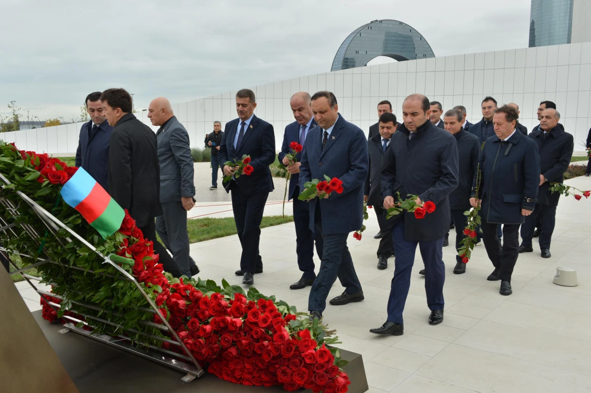 Milli Məclisin kollektivi Zəfər parkını ziyarət etdi — 4