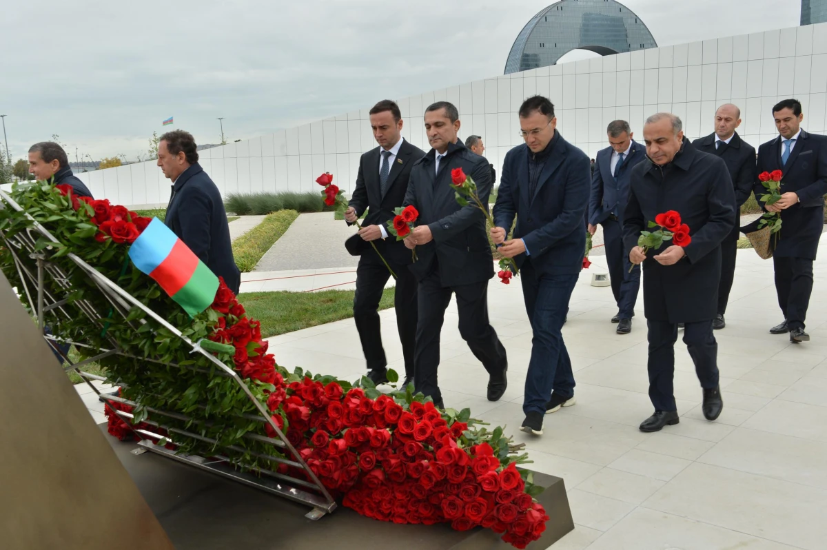 Milli Məclisin kollektivi Zəfər parkını ziyarət etdi — 5