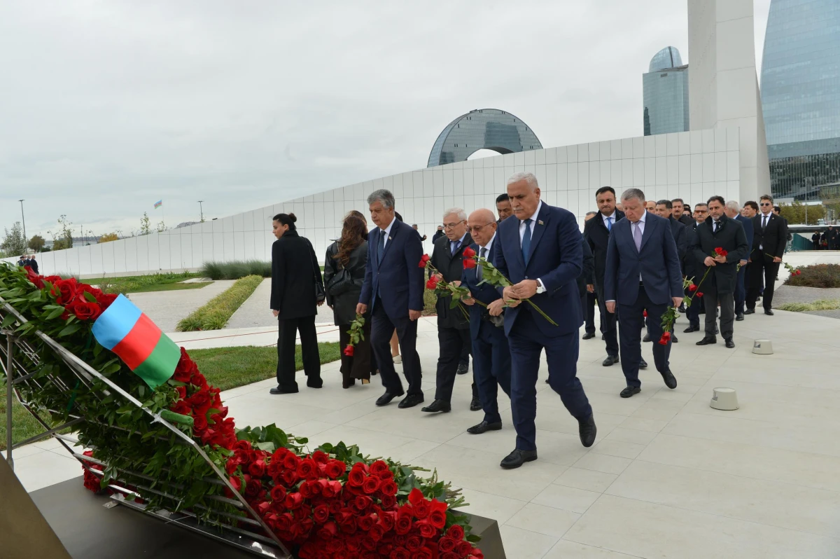 Milli Məclisin kollektivi Zəfər parkını ziyarət etdi — 6