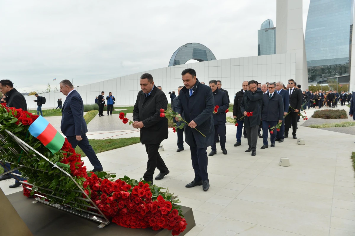 Milli Məclisin kollektivi Zəfər parkını ziyarət etdi — 7