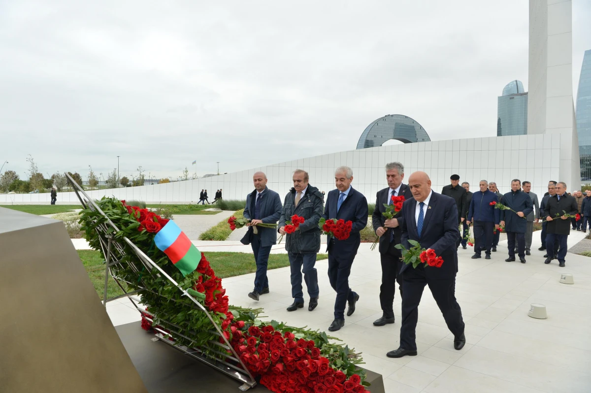 Milli Məclisin kollektivi Zəfər parkını ziyarət etdi — 9