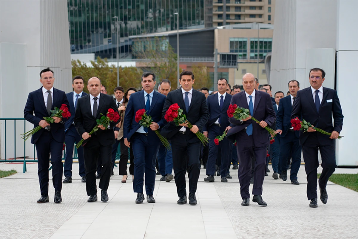 Ədliyyə Nazirliyinin kollektivi Zəfər parkını ziyarət etdi