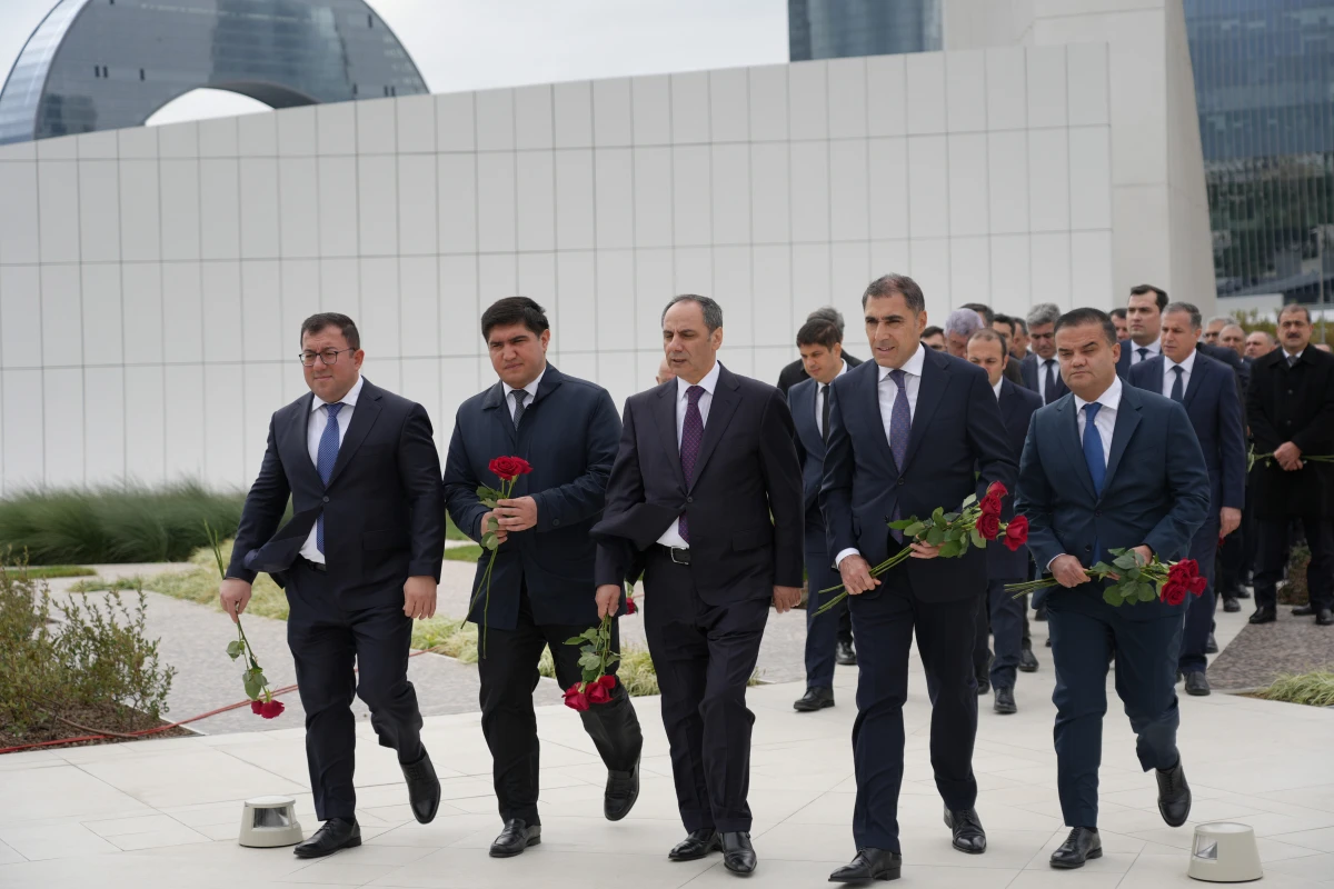 Ədliyyə Nazirliyinin kollektivi Zəfər parkını ziyarət etdi — 2