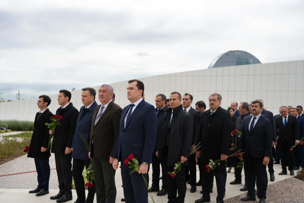 Ədliyyə Nazirliyinin kollektivi Zəfər parkını ziyarət etdi — 4