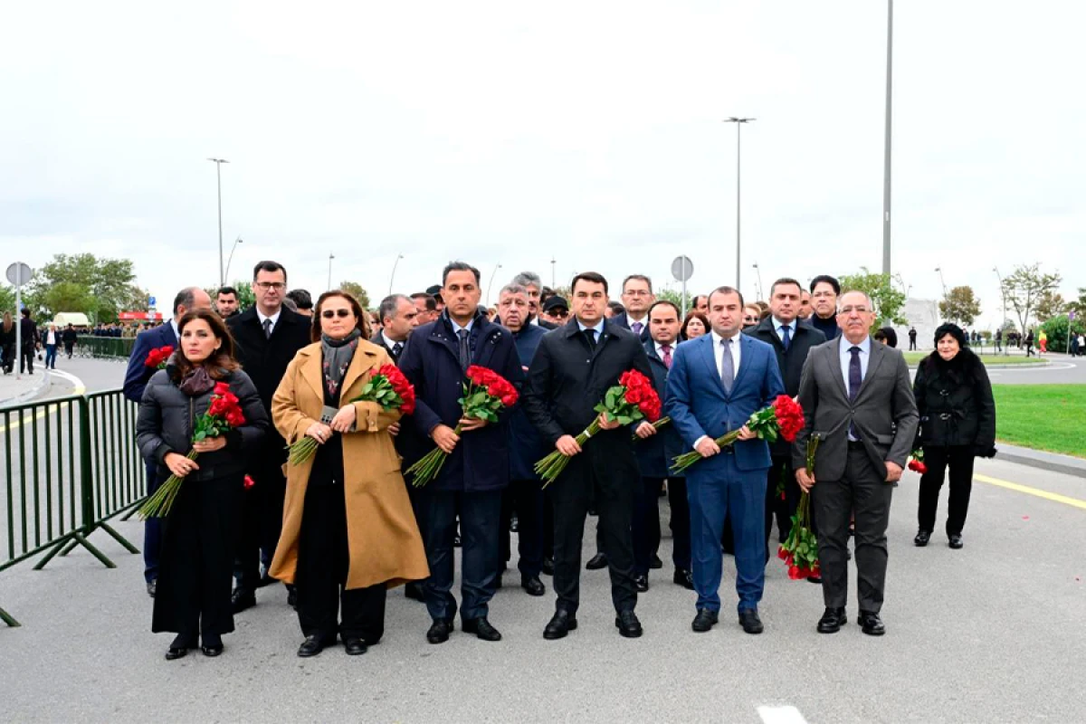 Mədəniyyət Nazirliyinin kollektivi şəhidlərin xatirəsini yad etdi