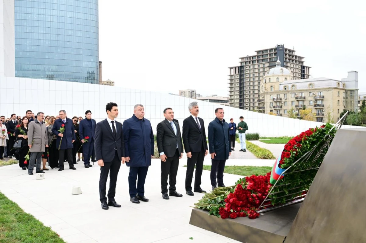 Mədəniyyət Nazirliyinin kollektivi şəhidlərin xatirəsini yad etdi — 2